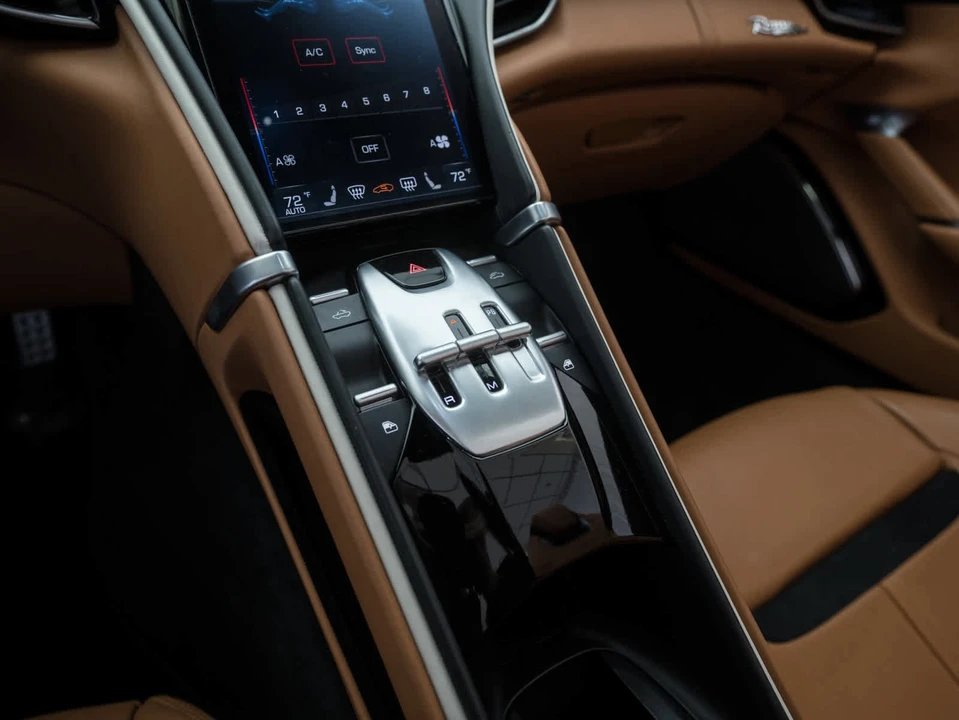 2024 Ferrari Roma Spider - Image 25 of 31
