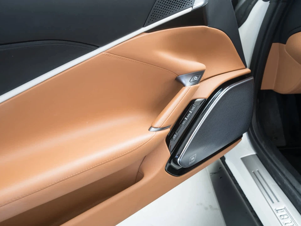 2024 Ferrari Roma Spider - Image 17 of 31