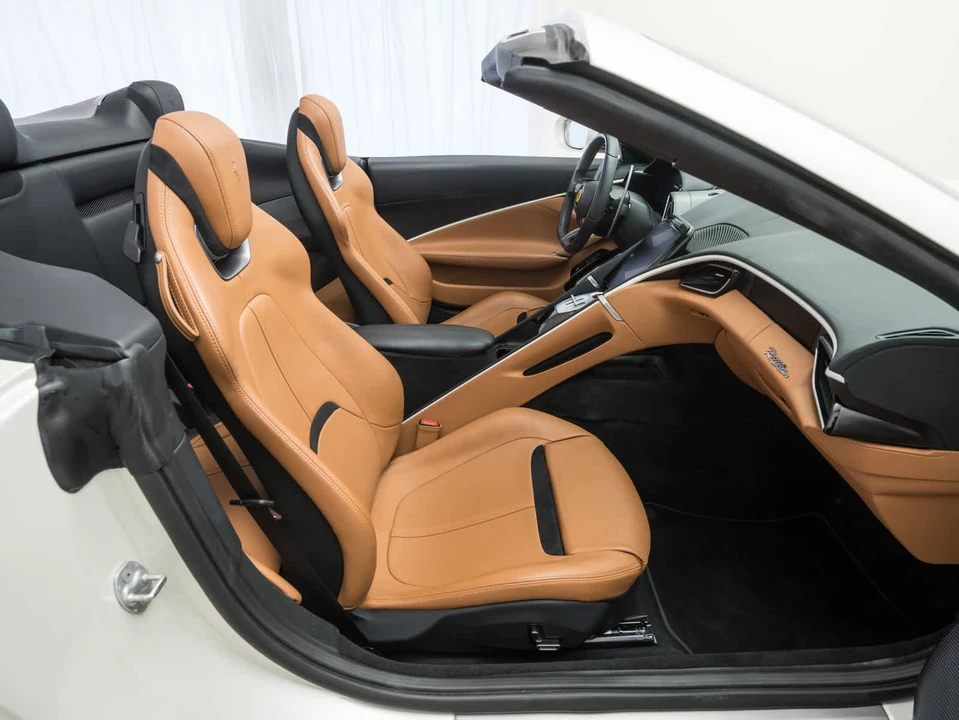 2024 Ferrari Roma Spider - Image 10 of 31