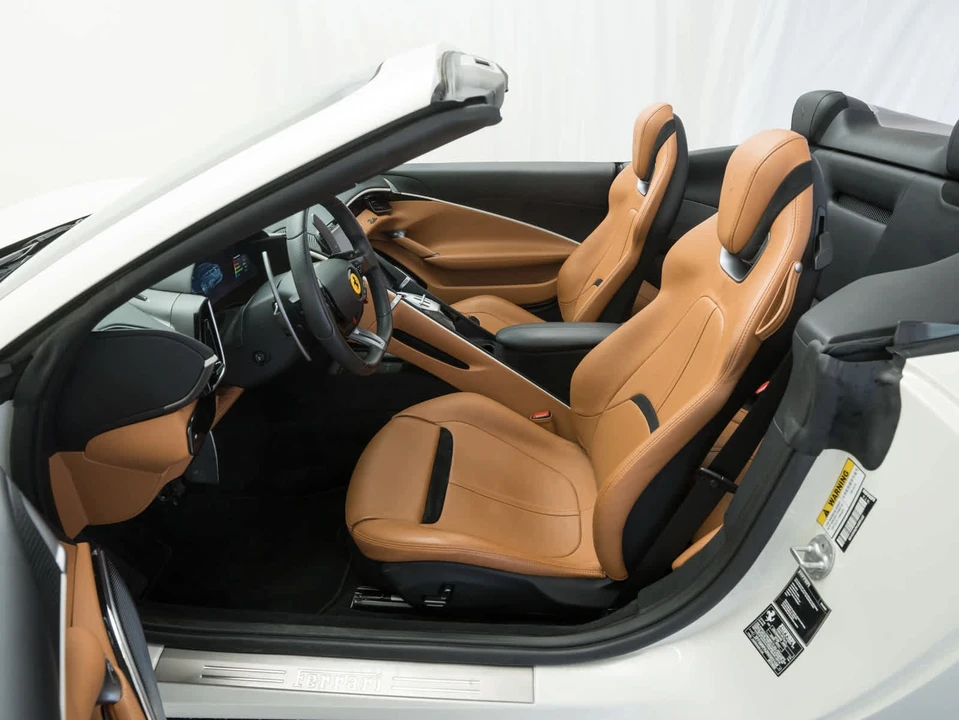 2024 Ferrari Roma Spider - Image 9 of 31