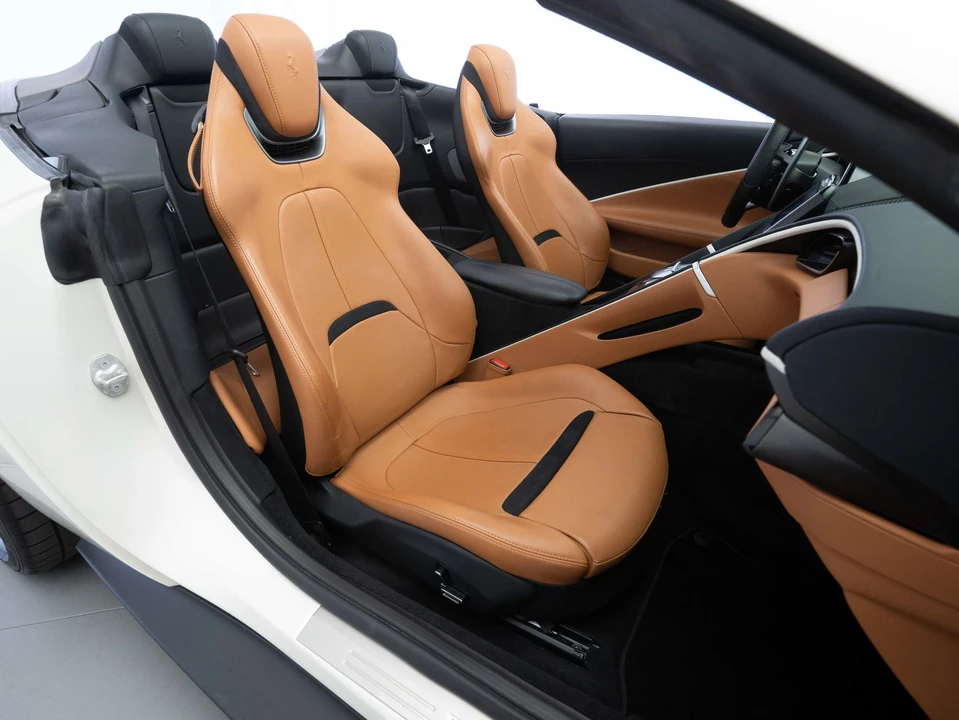 2024 Ferrari Roma Spider - Image 14 of 29