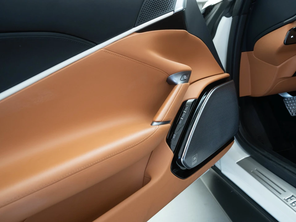 2024 Ferrari Roma Spider - Image 16 of 29