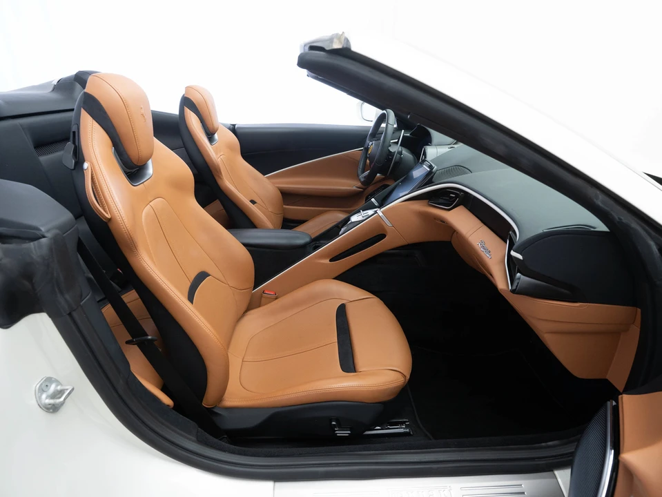 2024 Ferrari Roma Spider - Image 9 of 29