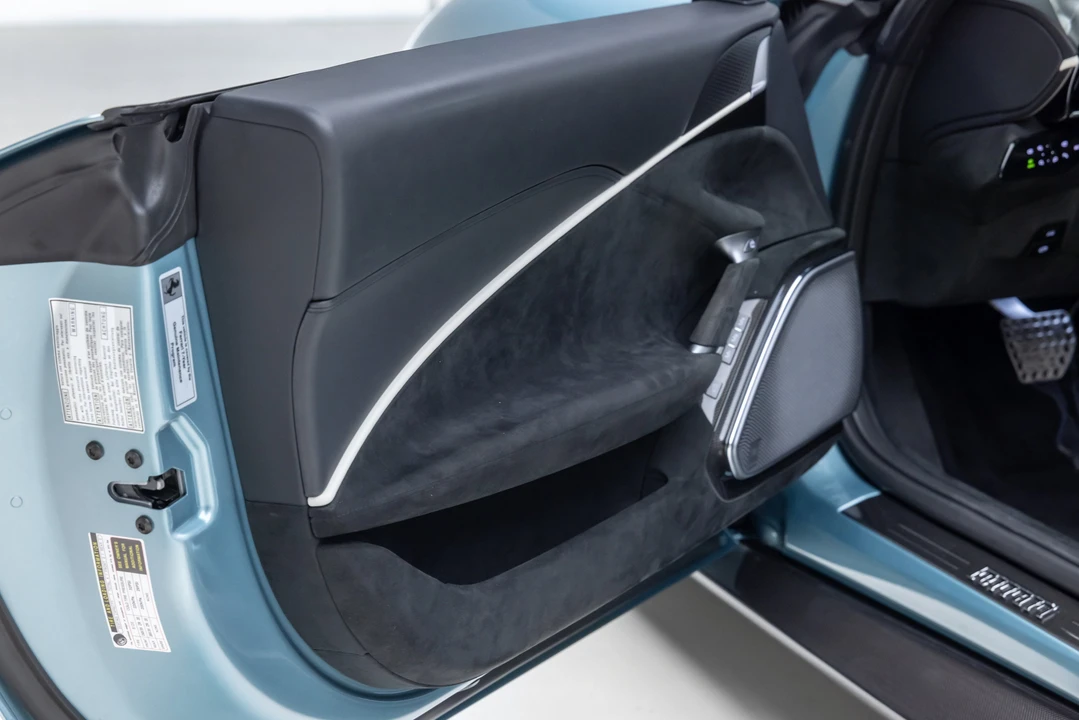 2024 Ferrari Roma Spider - Image 29 of 31