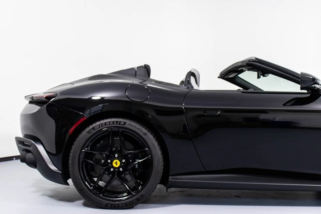 2024 Ferrari Roma Spider - Image 17 of 31