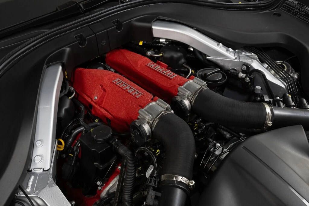 2024 Ferrari Roma Spider - Image 25 of 31