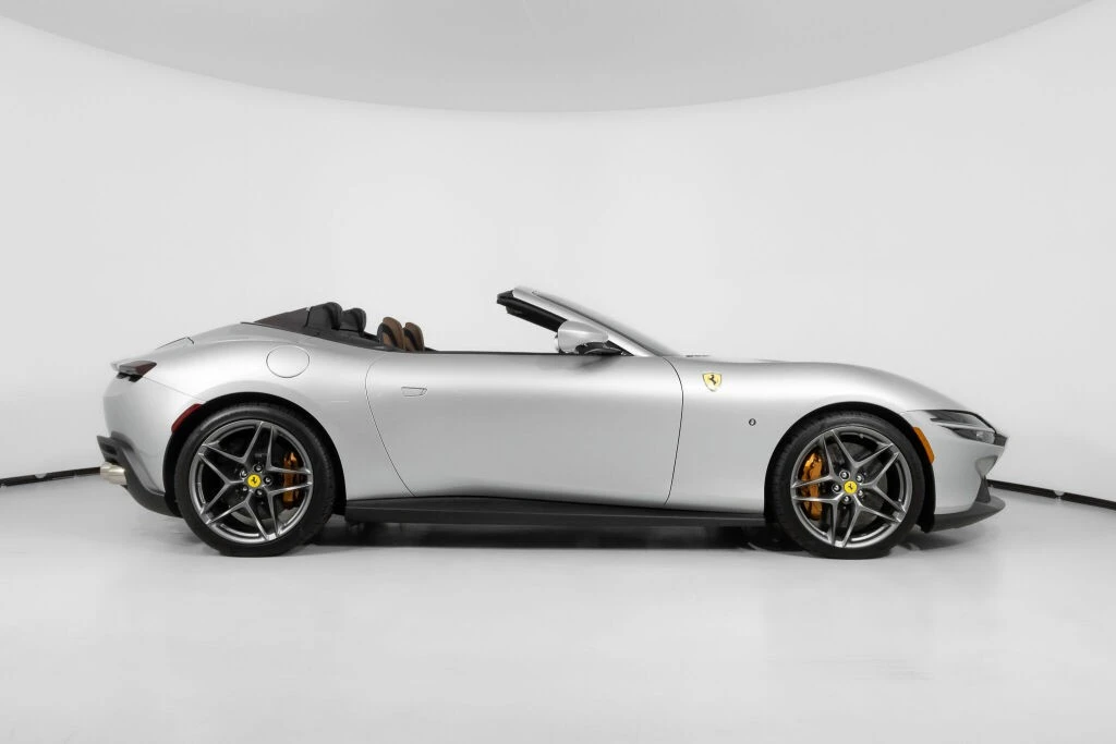 2024 Ferrari Roma Spider - Image 10 of 31