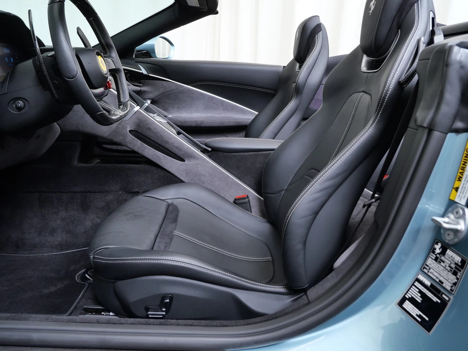 2024 Ferrari Roma Spider - Image 19 of 31