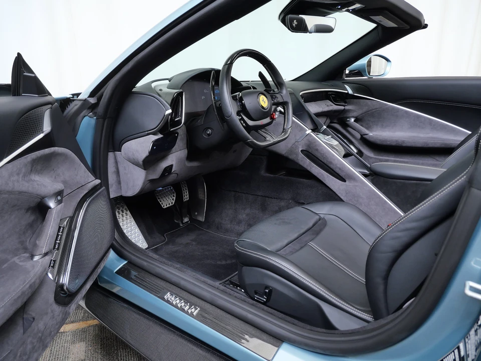 2024 Ferrari Roma Spider - Image 18 of 31