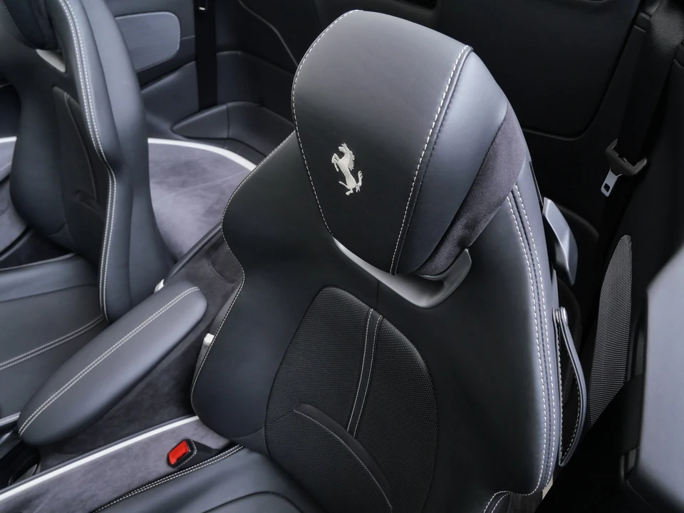 2024 Ferrari Roma Spider - Image 20 of 31