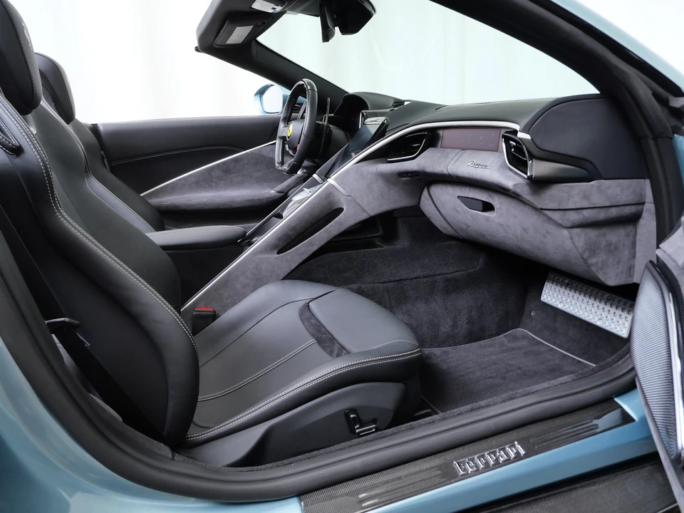 2024 Ferrari Roma Spider - Image 16 of 31