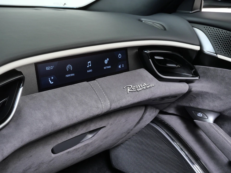2024 Ferrari Roma Spider - Image 25 of 31