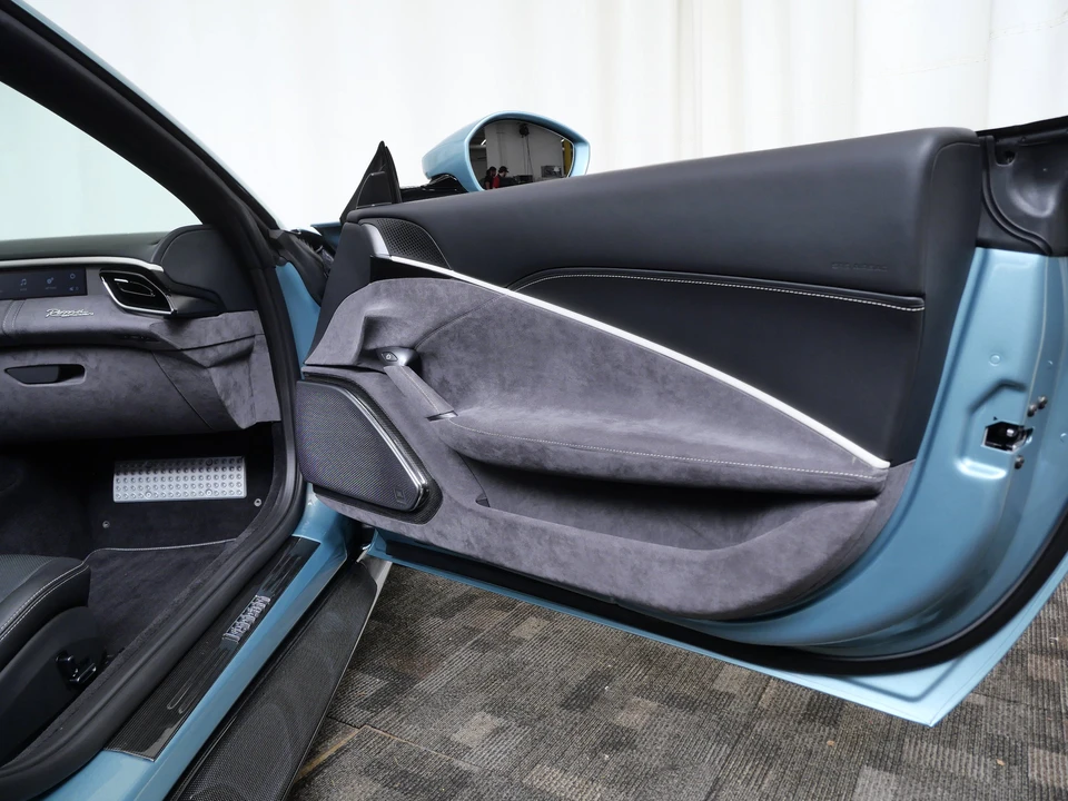 2024 Ferrari Roma Spider - Image 15 of 31
