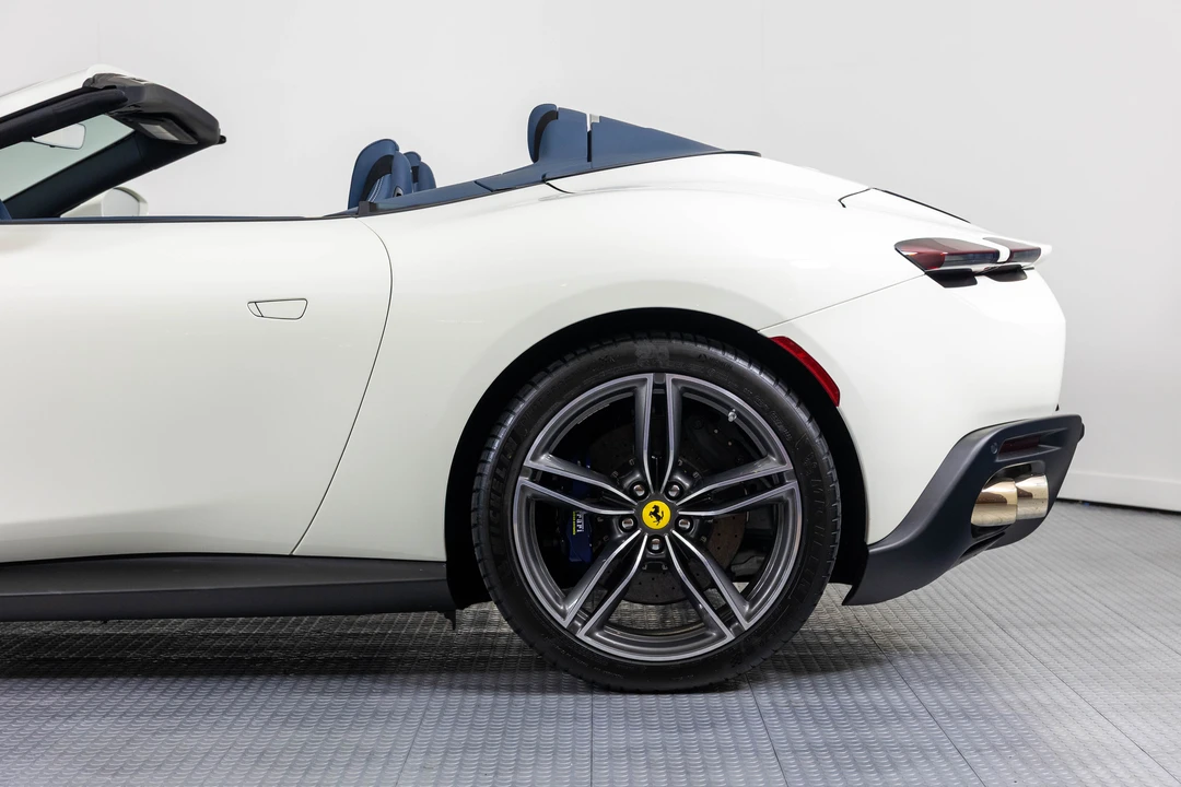 2024 Ferrari Roma Spider - Image 14 of 31