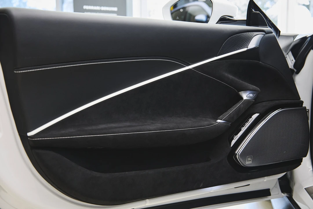 2024 Ferrari Roma Spider - Image 30 of 31