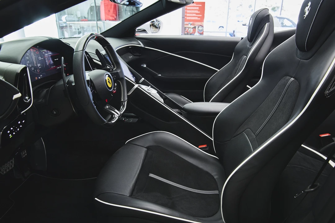 2024 Ferrari Roma Spider - Image 28 of 31