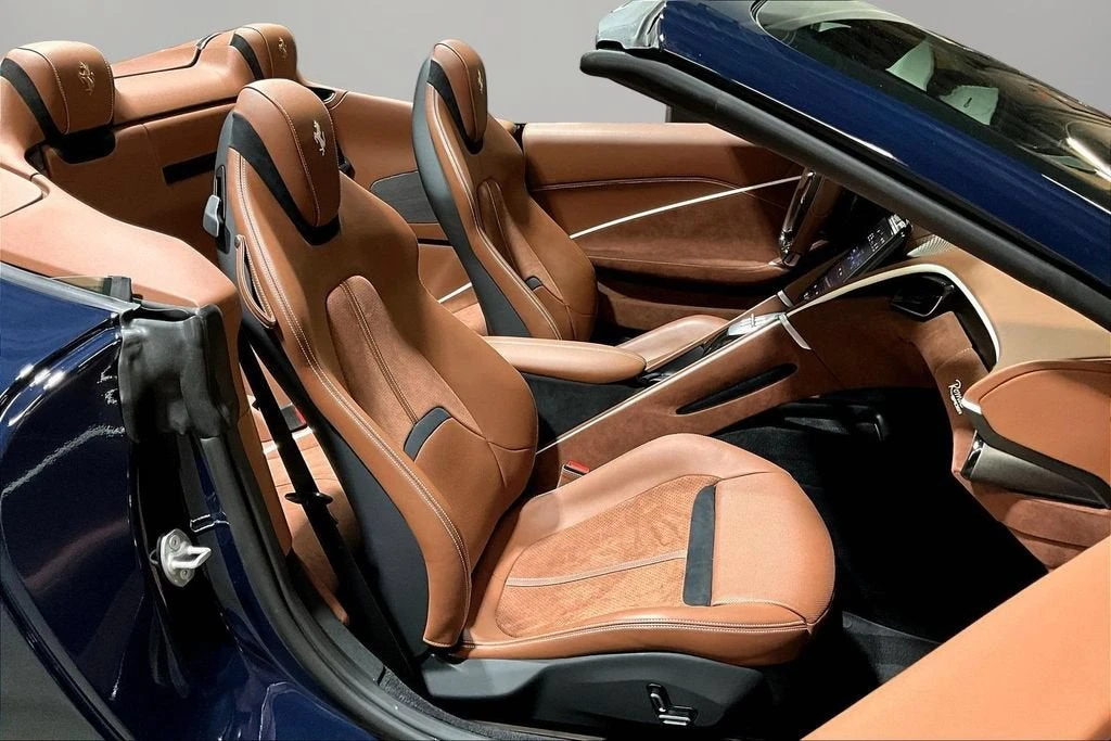 2024 Ferrari Roma Spider - Image 25 of 31