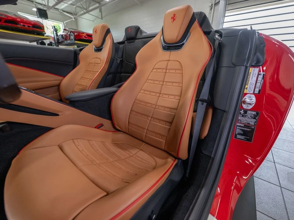2024 Ferrari Roma Spider - Image 15 of 31