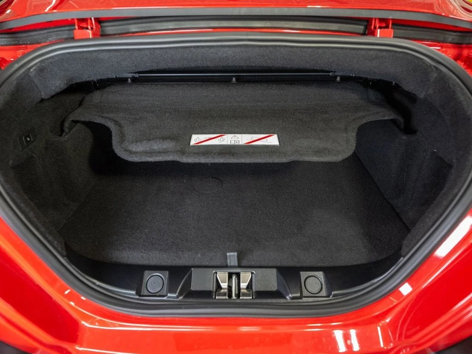 2024 Ferrari Roma Spider - Image 29 of 31