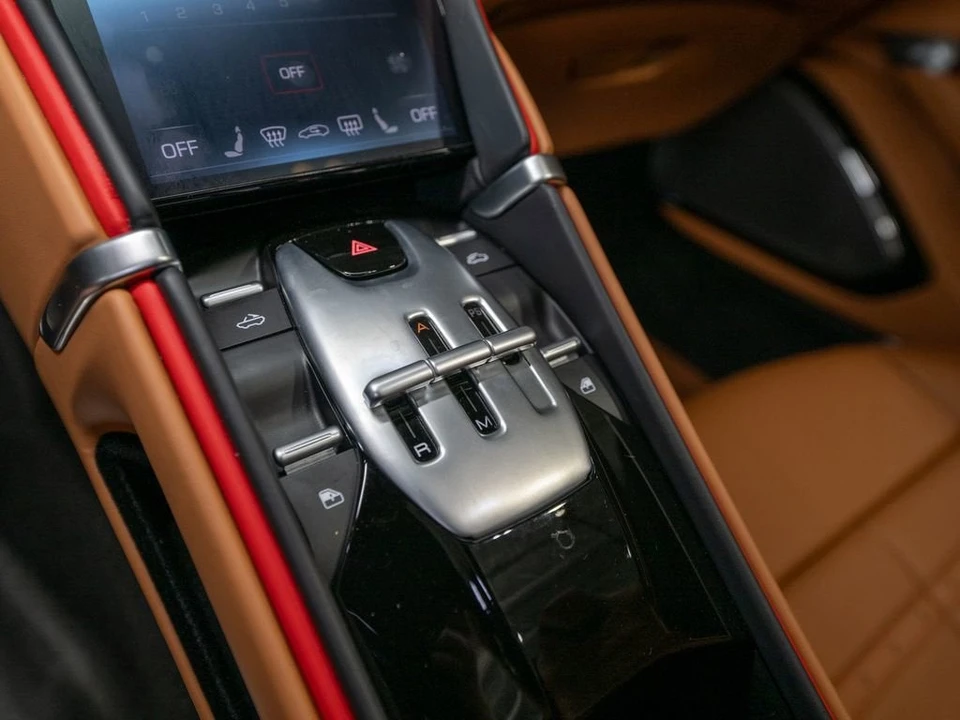 2024 Ferrari Roma Spider - Image 26 of 31