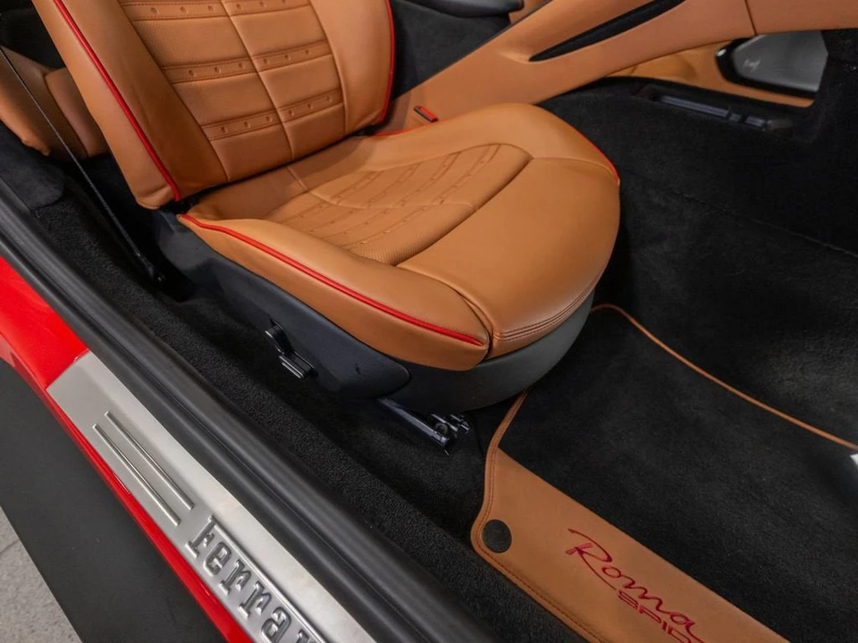 2024 Ferrari Roma Spider - Image 19 of 31