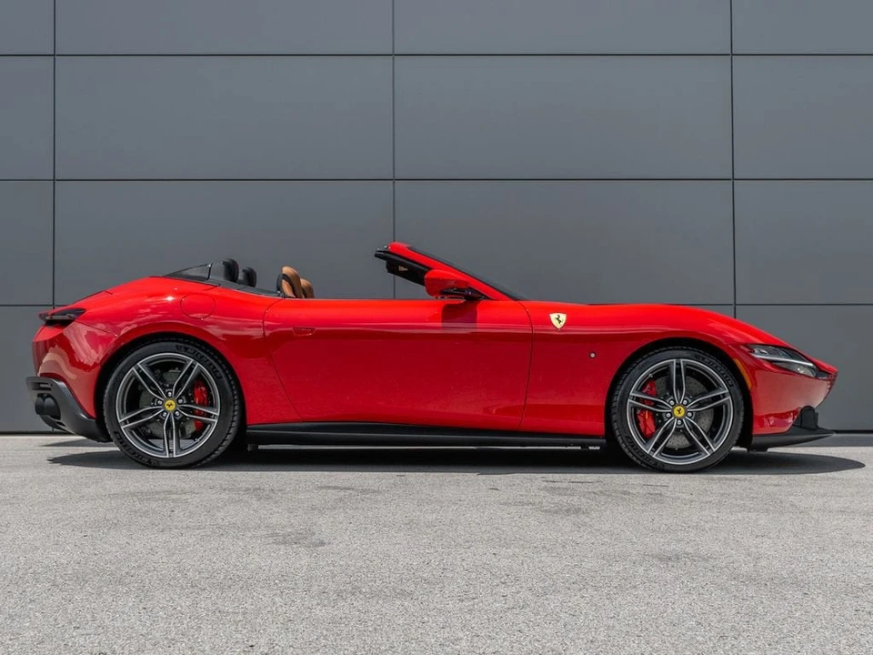 2024 Ferrari Roma Spider - Image 7 of 31