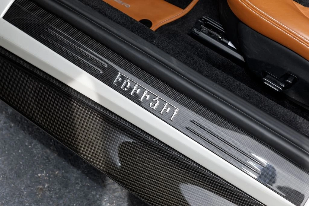 2024 Ferrari Roma Spider - Image 22 of 31