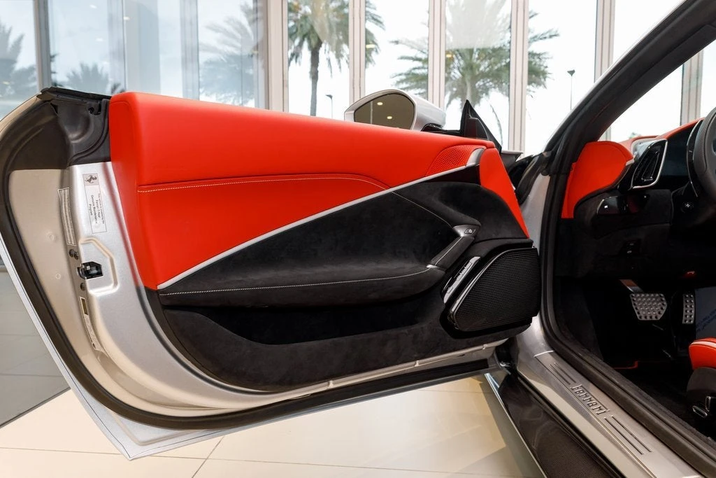 2024 Ferrari Roma Spider - Image 26 of 31