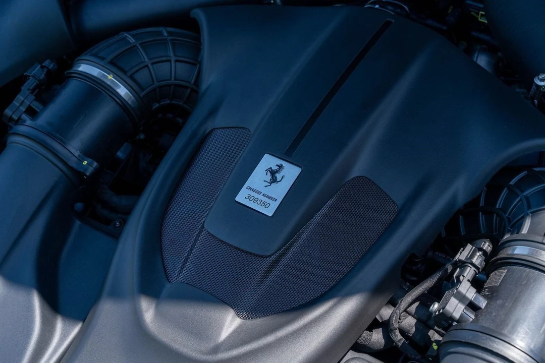 2024 Ferrari Roma Spider - Image 24 of 31