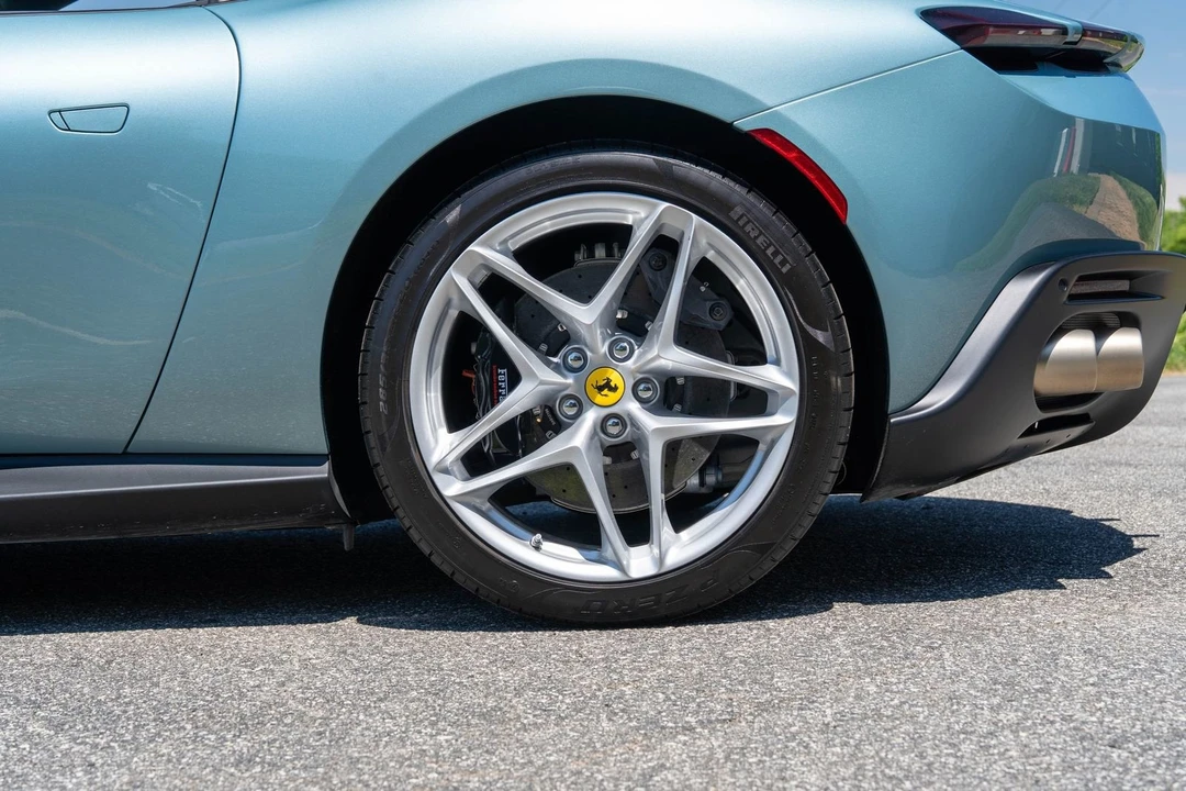 2024 Ferrari Roma Spider - Image 13 of 31