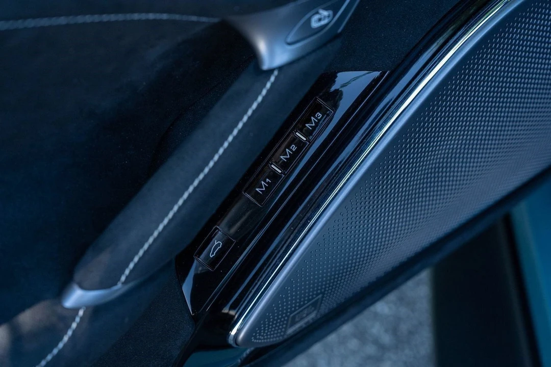 2024 Ferrari Roma Spider - Image 29 of 31
