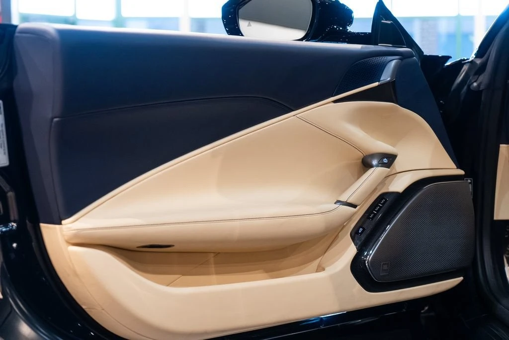 2024 Ferrari Roma Spider - Image 19 of 31