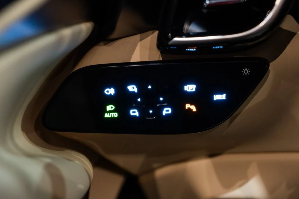 2024 Ferrari Roma Spider - Image 28 of 31