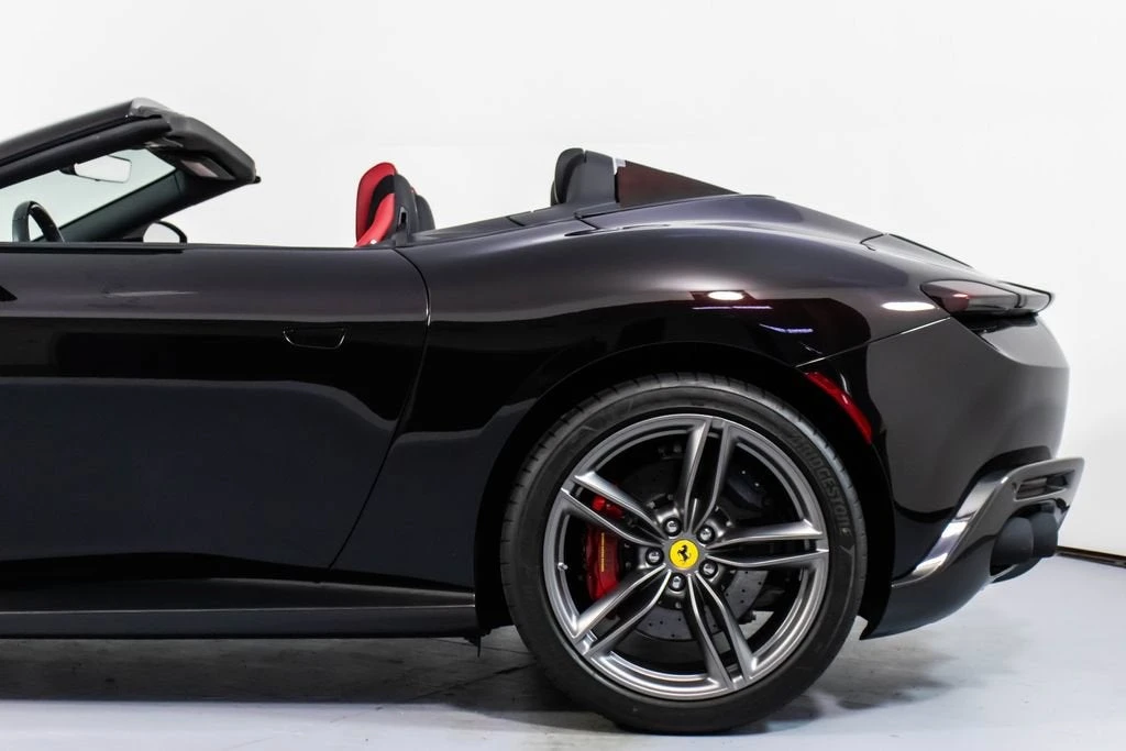 2024 Ferrari Roma Spider - Image 27 of 31