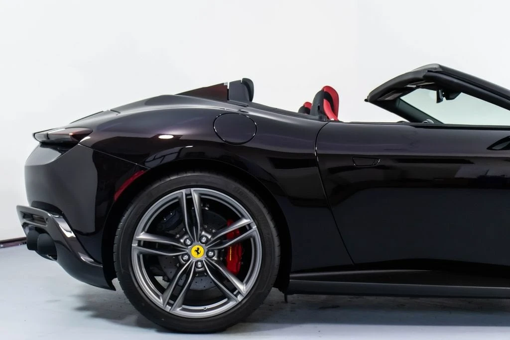 2024 Ferrari Roma Spider - Image 17 of 31