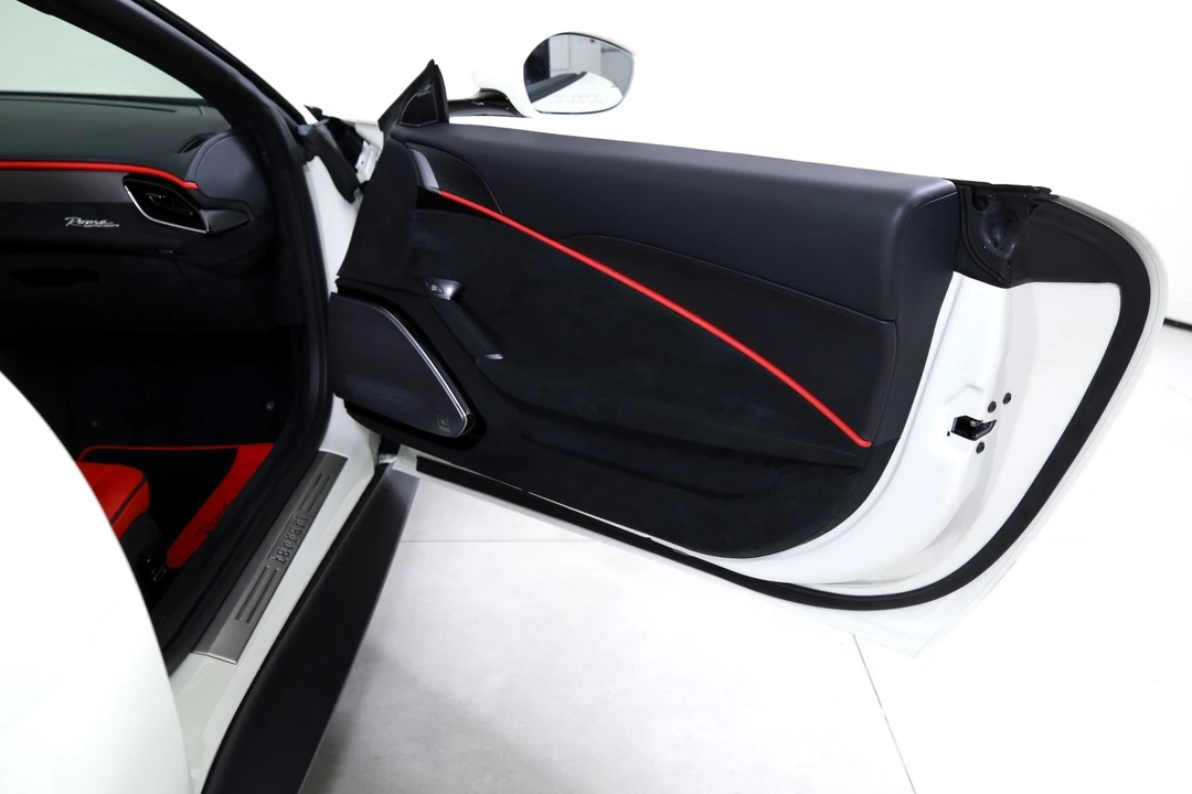 2024 Ferrari Roma Spider - Image 20 of 31