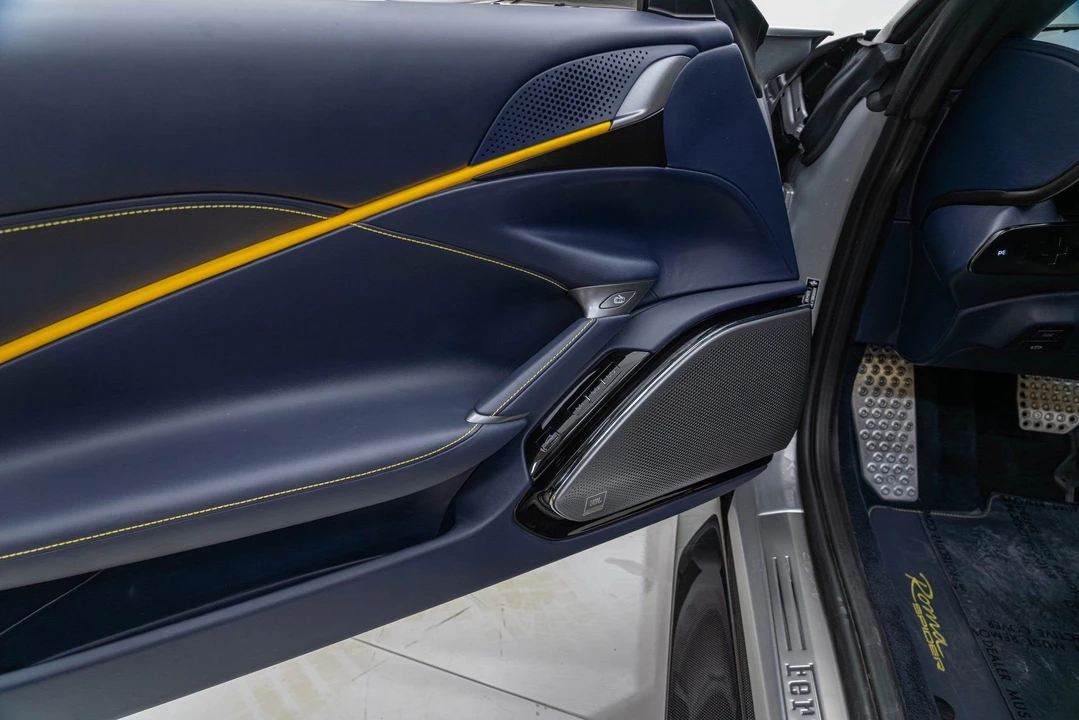 2024 Ferrari Roma Spider - Image 28 of 31