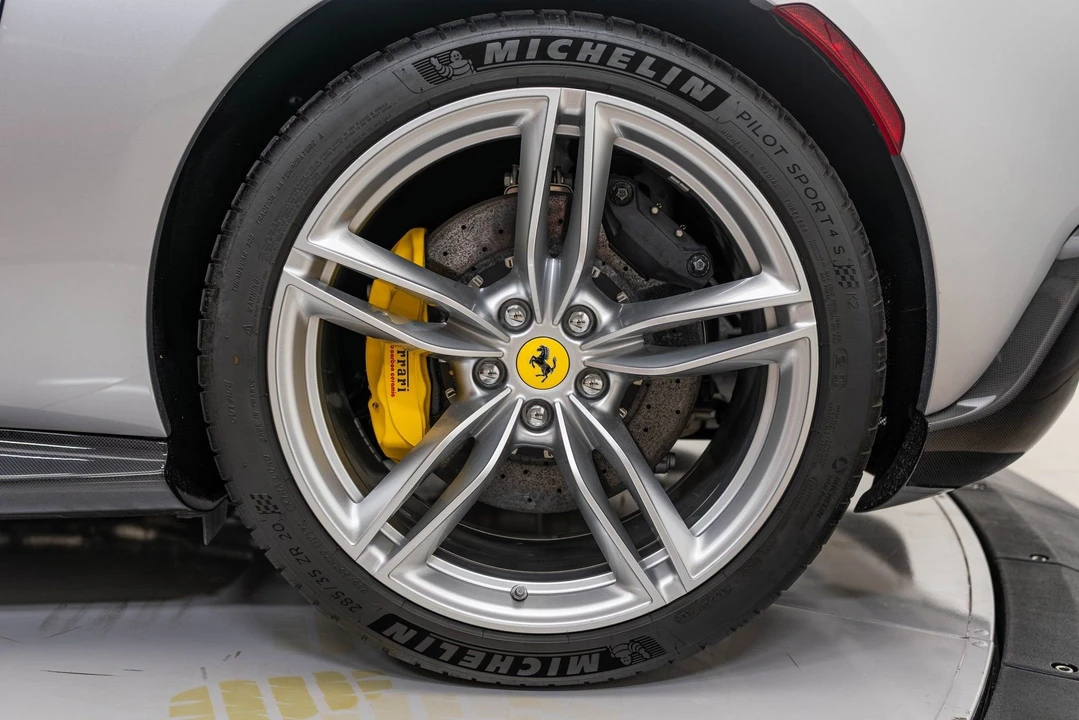 2024 Ferrari Roma Spider - Image 14 of 31