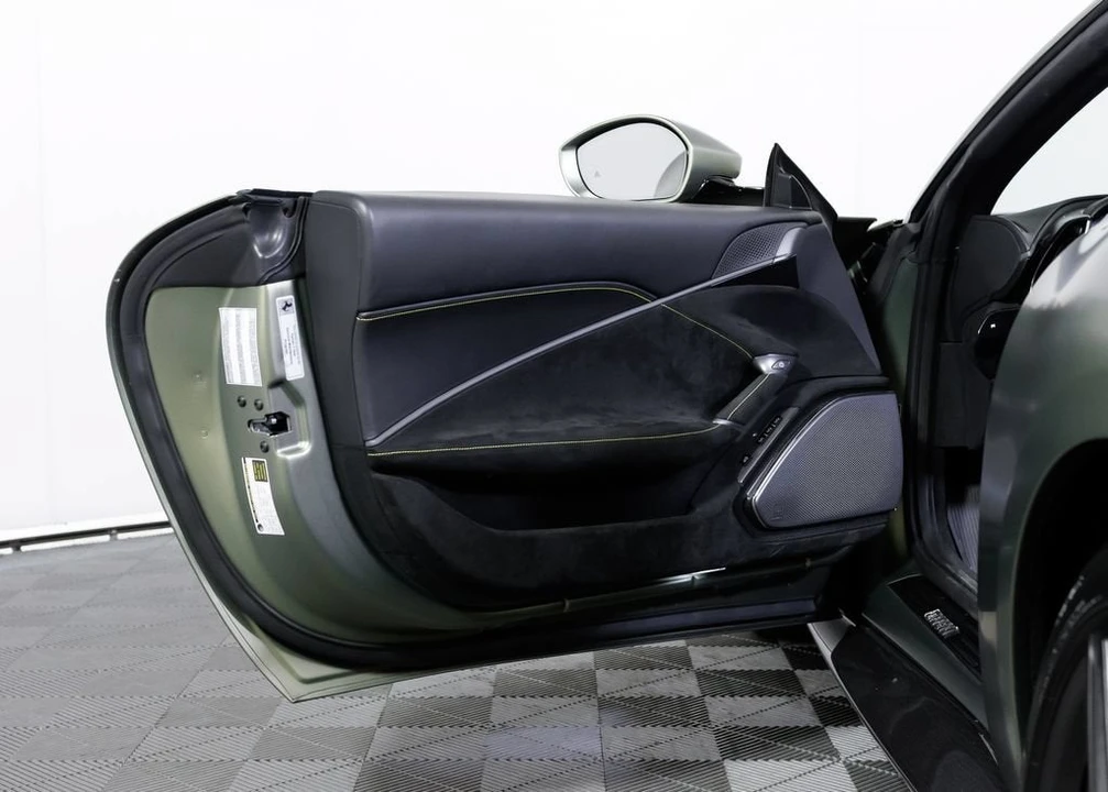 2024 Ferrari Roma Spider - Image 30 of 31