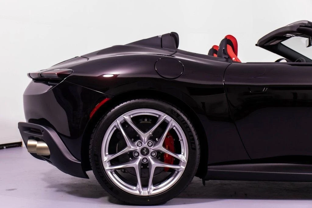 2024 Ferrari Roma Spider - Image 17 of 31