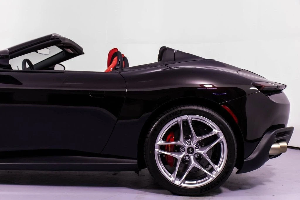2024 Ferrari Roma Spider - Image 27 of 31