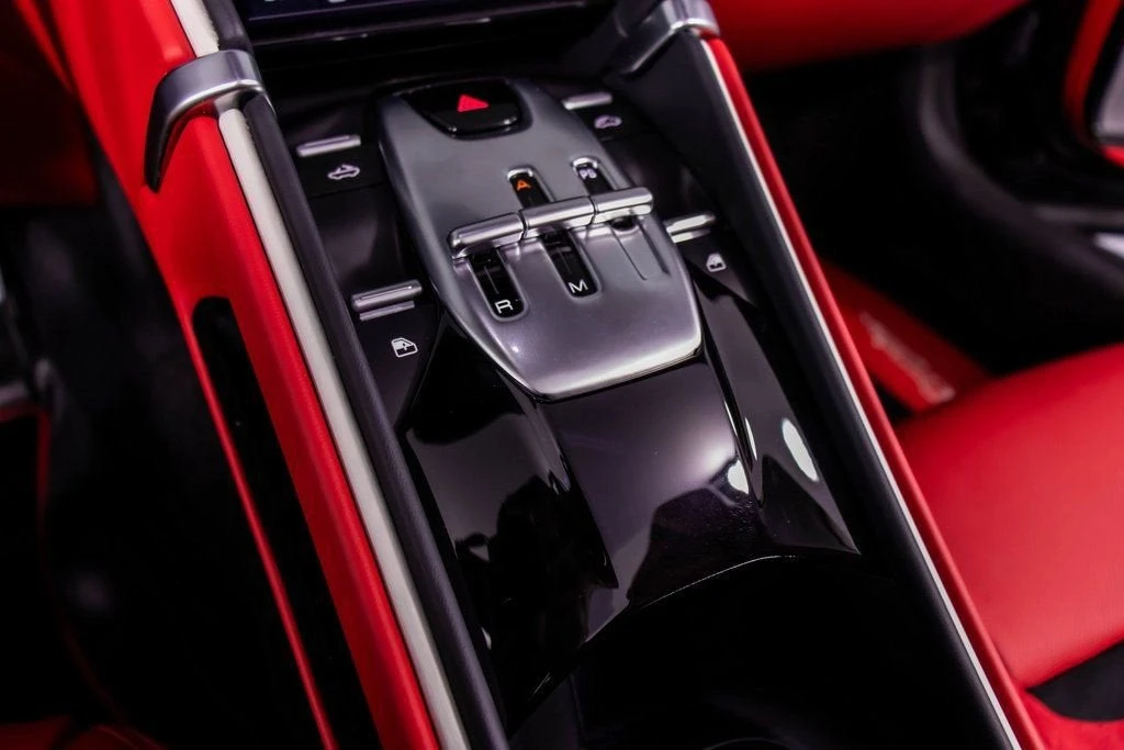2024 Ferrari Roma Spider - Image 5 of 31