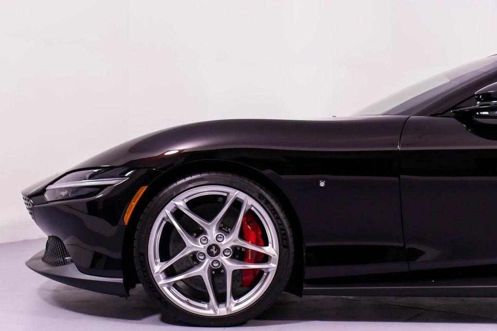 2024 Ferrari Roma Spider - Image 28 of 31