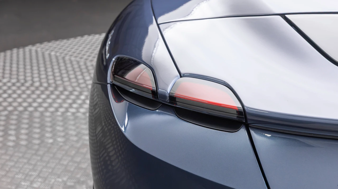 2024 Ferrari Roma Spider - Image 30 of 31