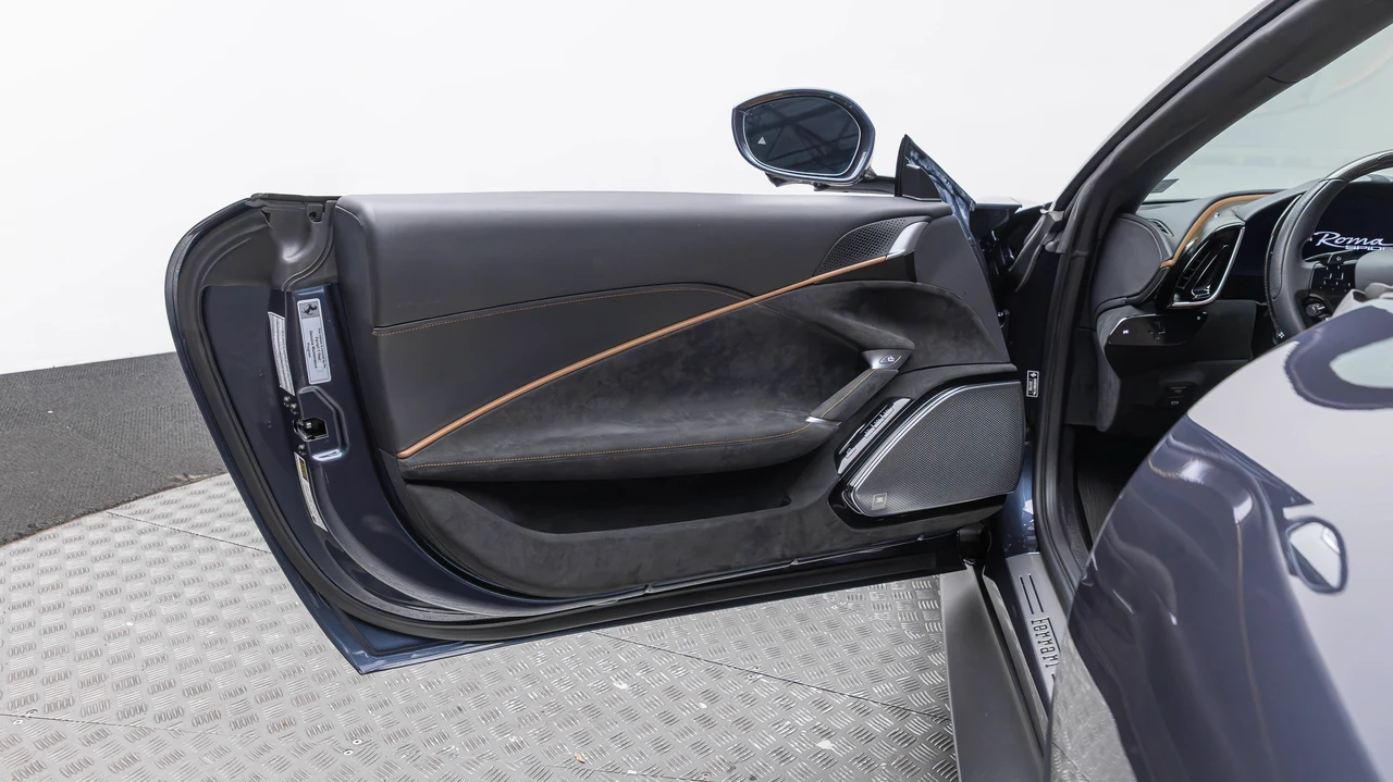2024 Ferrari Roma Spider - Image 12 of 31