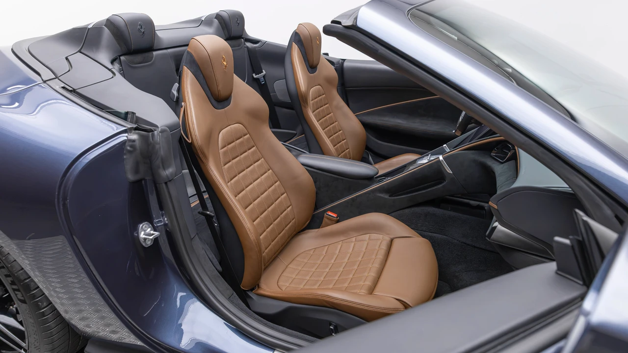2024 Ferrari Roma Spider - Image 26 of 31