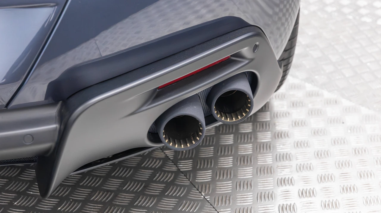 2024 Ferrari Roma Spider - Image 29 of 31