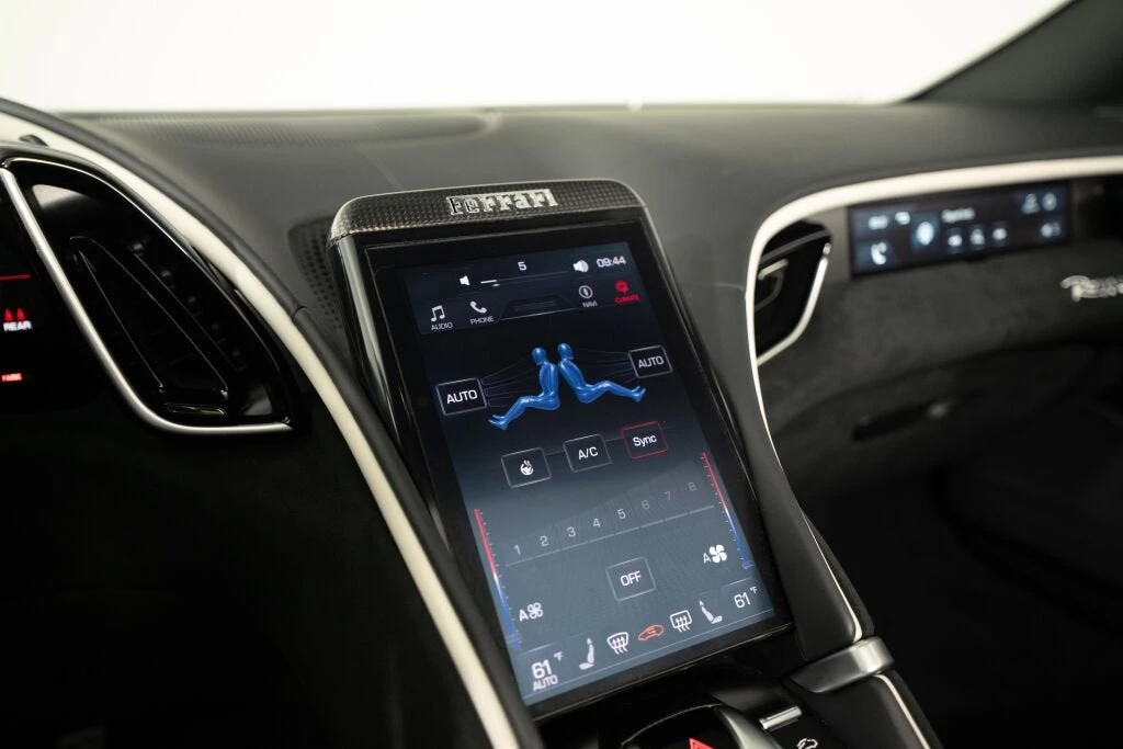 2024 Ferrari Roma Spider - Image 29 of 31