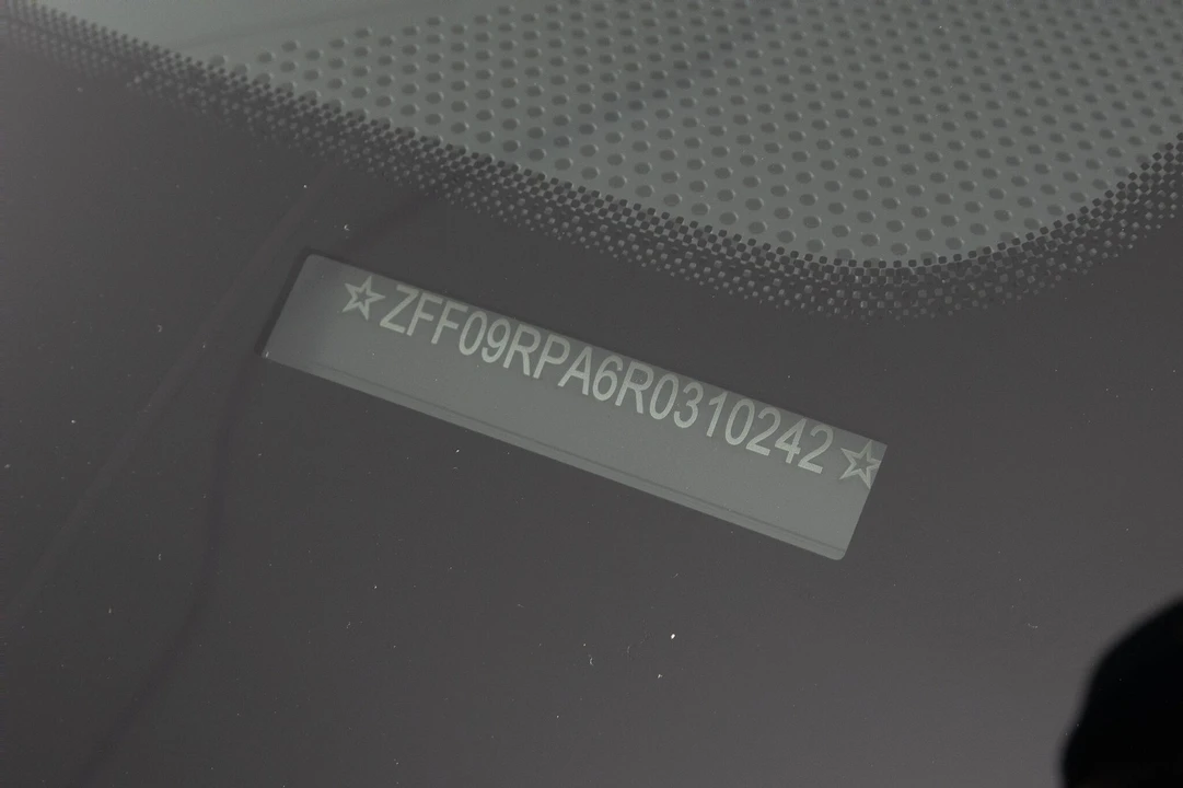 2024 Ferrari Roma Spider - Image 30 of 31