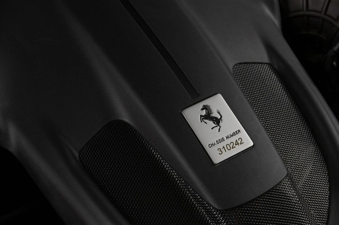 2024 Ferrari Roma Spider - Image 29 of 31